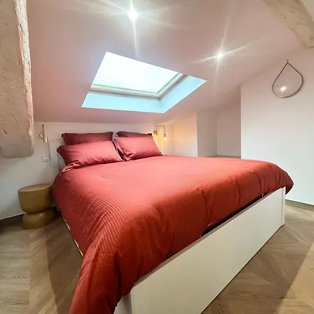 Appartement Elegant Mansarde-place Du Pin *