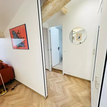 Apartment Elegant Mansarde-place Du Pin