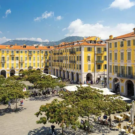 Apartment Elegant Mansarde-place Du Pin