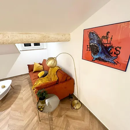 Elegant Mansarde-place Du Pin