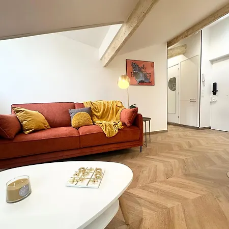 Elegant Mansarde-place Du Pin