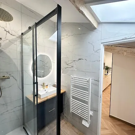 Elegant Mansarde-place Du Pin * Nizza